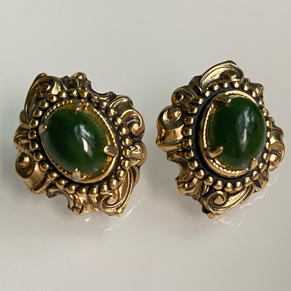 Vintage Gold Tone Green Jade Nephrite Cabochon Clip-On Earrings Ornate Victorian - Picture 2 of 7